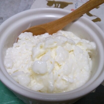ジャムでなくハチミツで作りました。
ホイップクリームとヨーグルトの組み合わせで、濃厚＆さっぱり
（＾－＾）